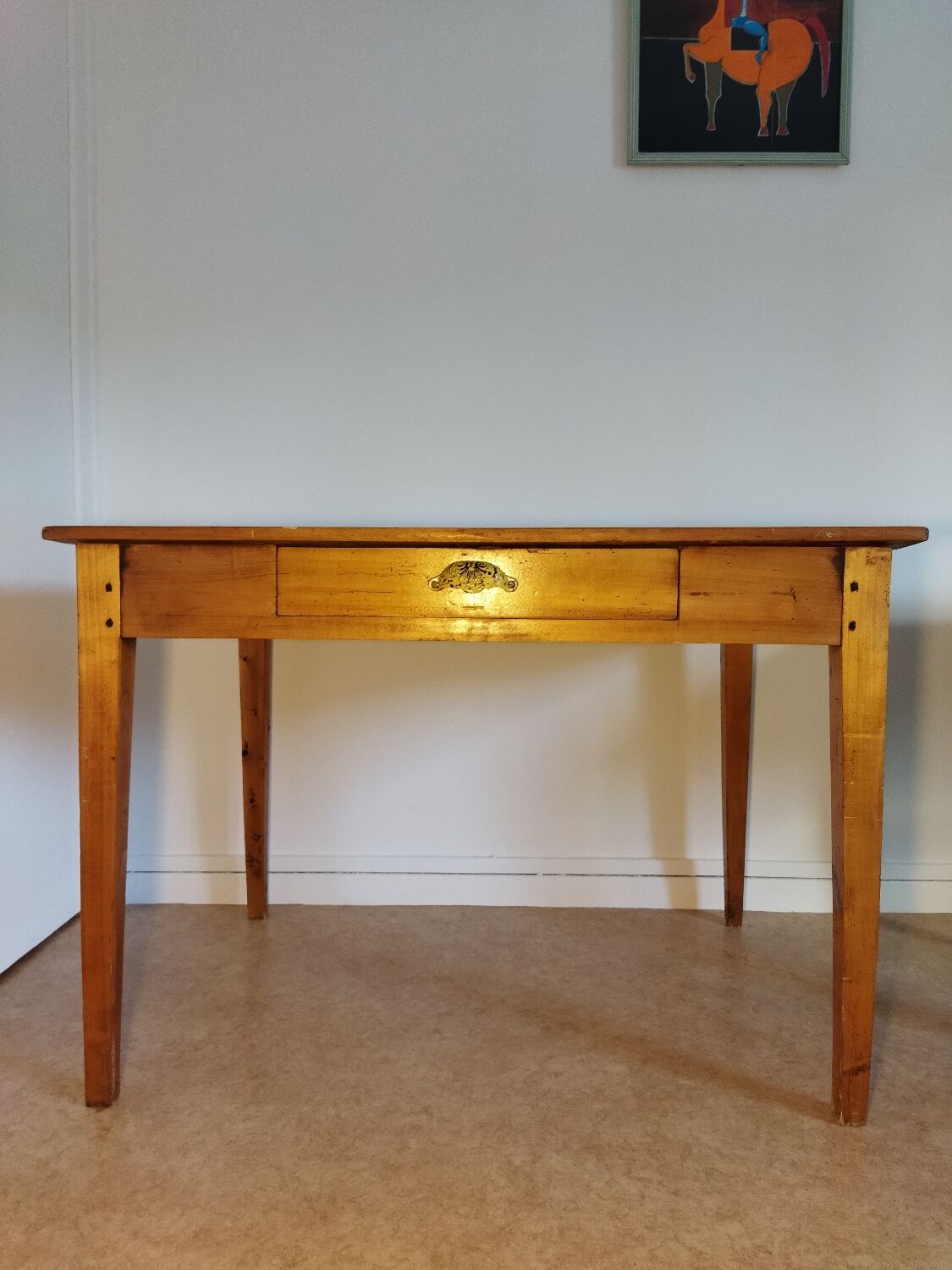 Spindle legs desk