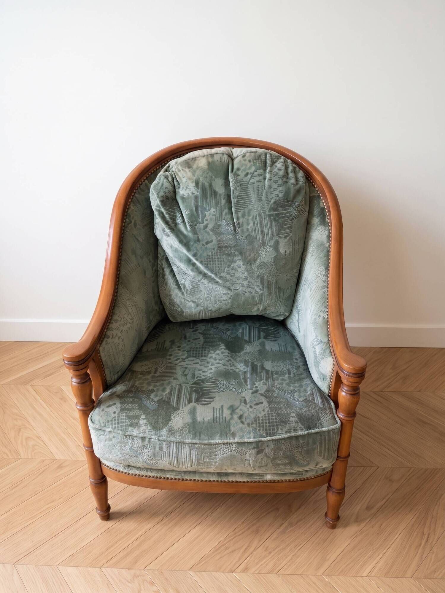 Antique bergère armchair in wood and green velvet