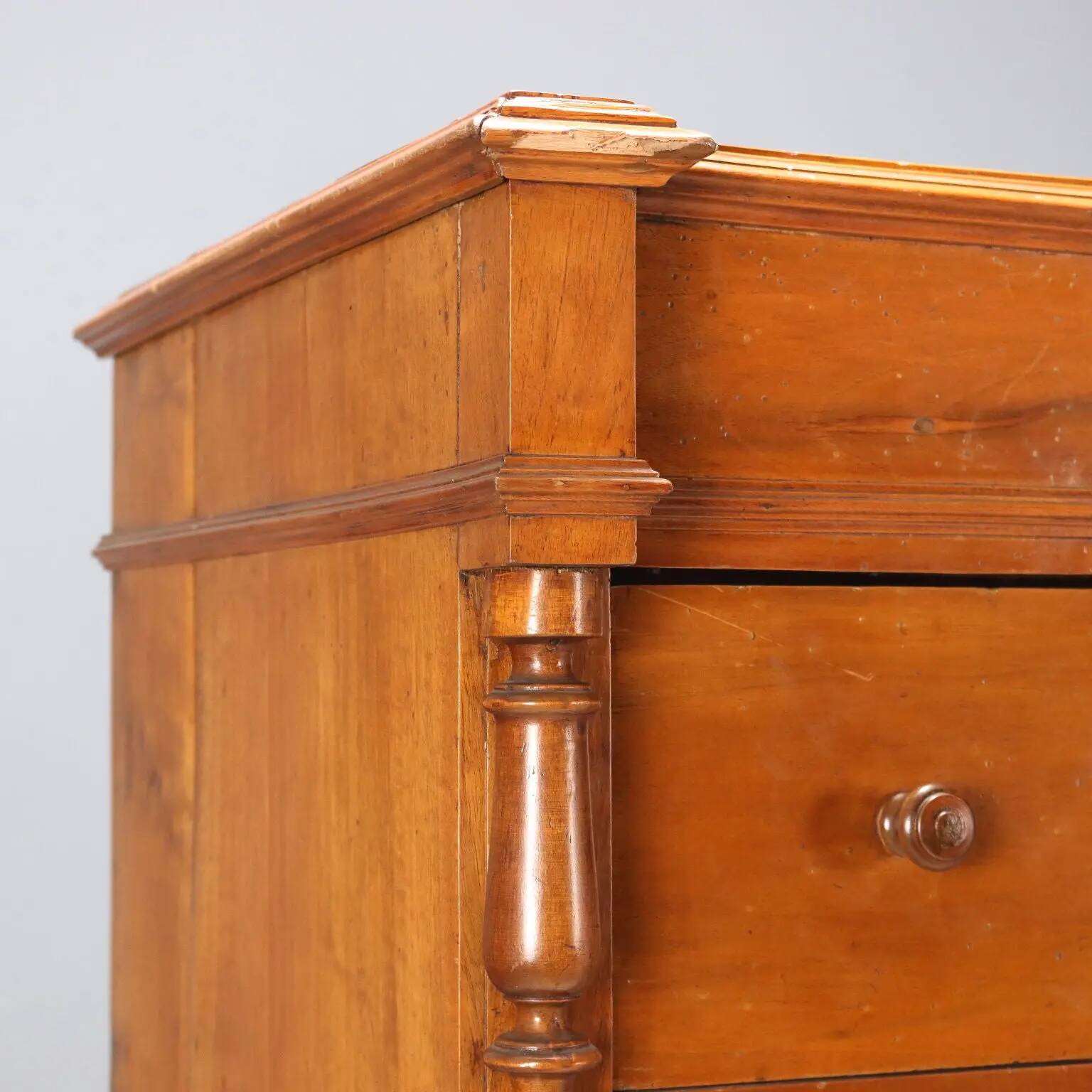 Commode ancienne Umbertino en noyer 5 tiroirs XX Century