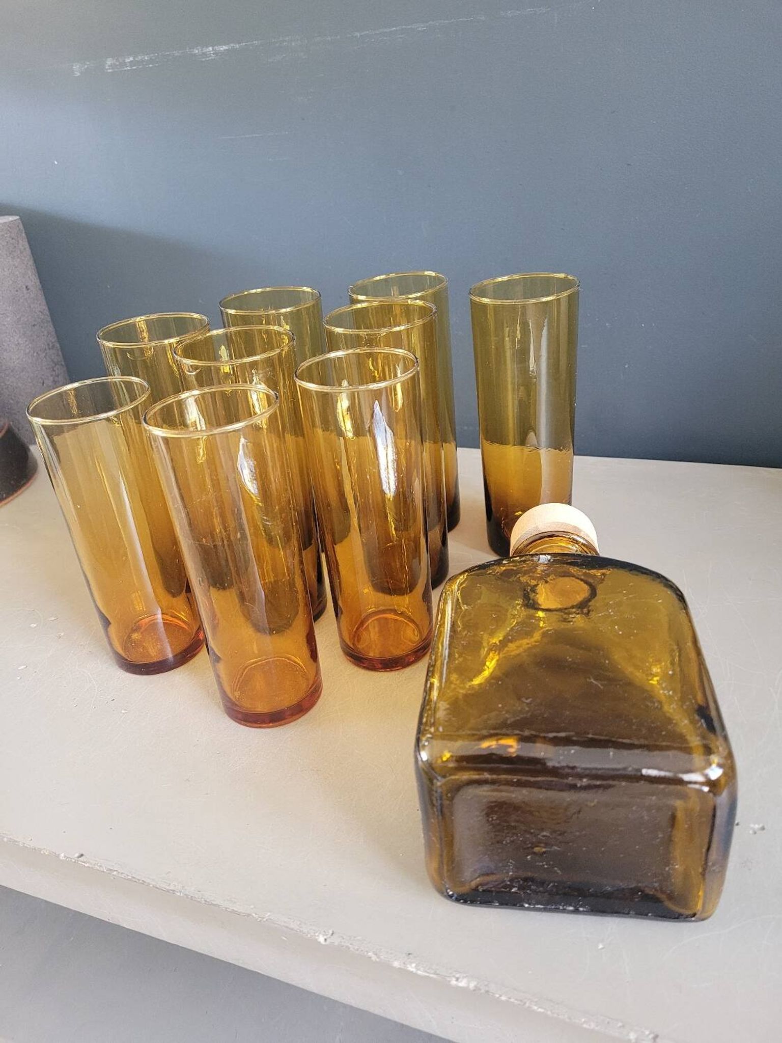 Service à boisson en verre ambré
