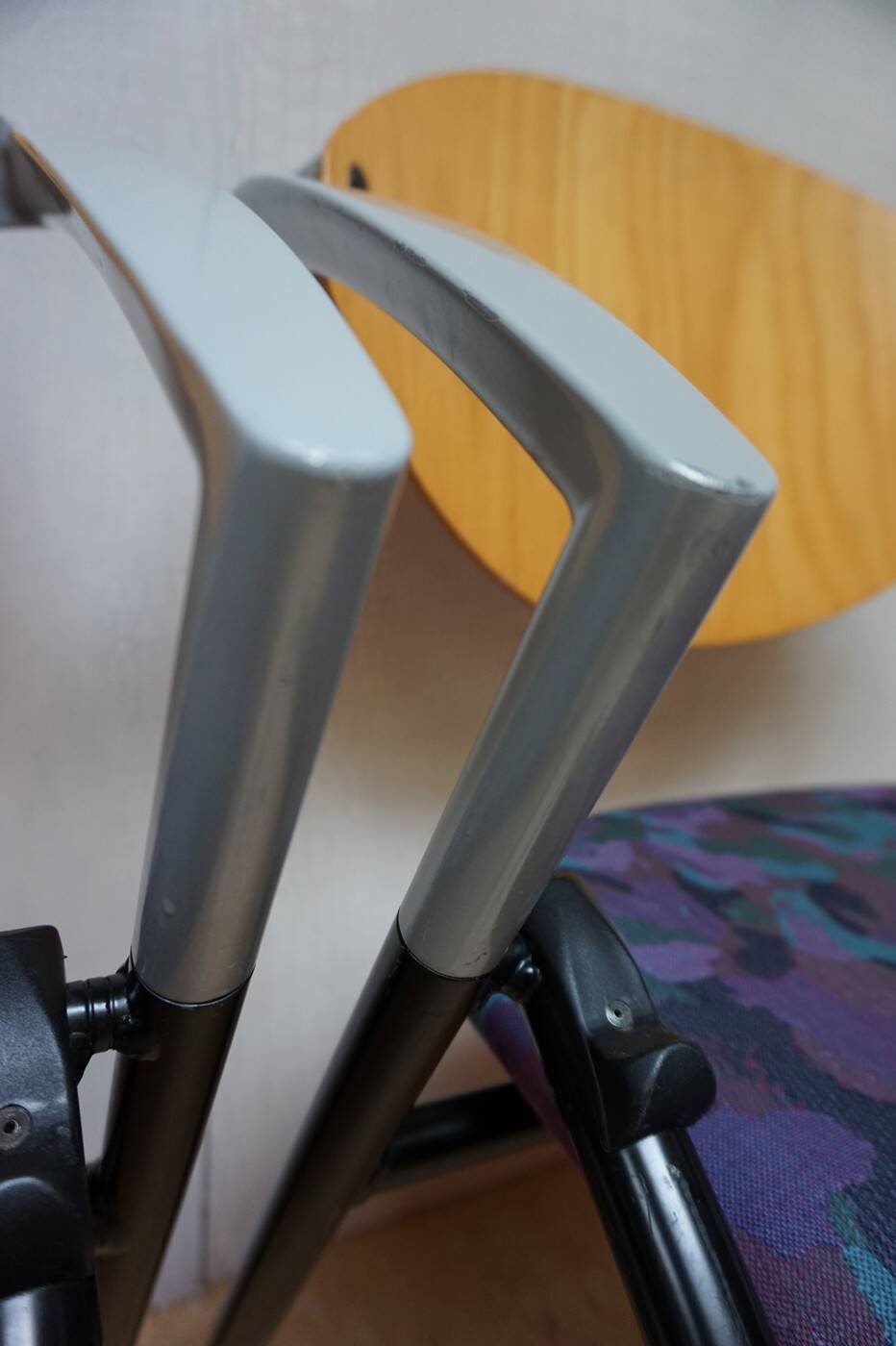 Set of 6 Vepa Alpine stackable armchairs/ conference chairs, Memphis Style