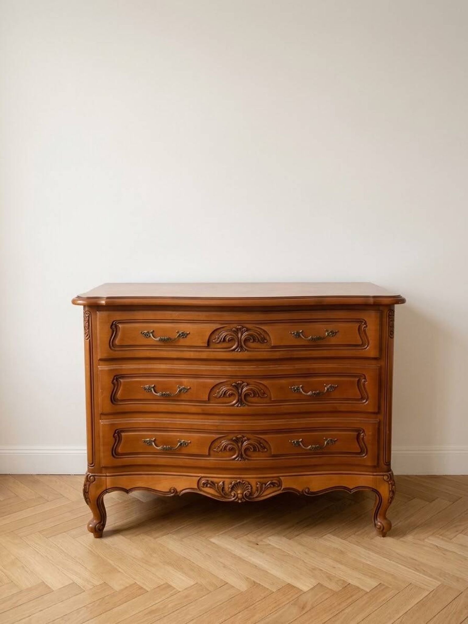 Commode Louis XV en bois merisier 3 tiroirs