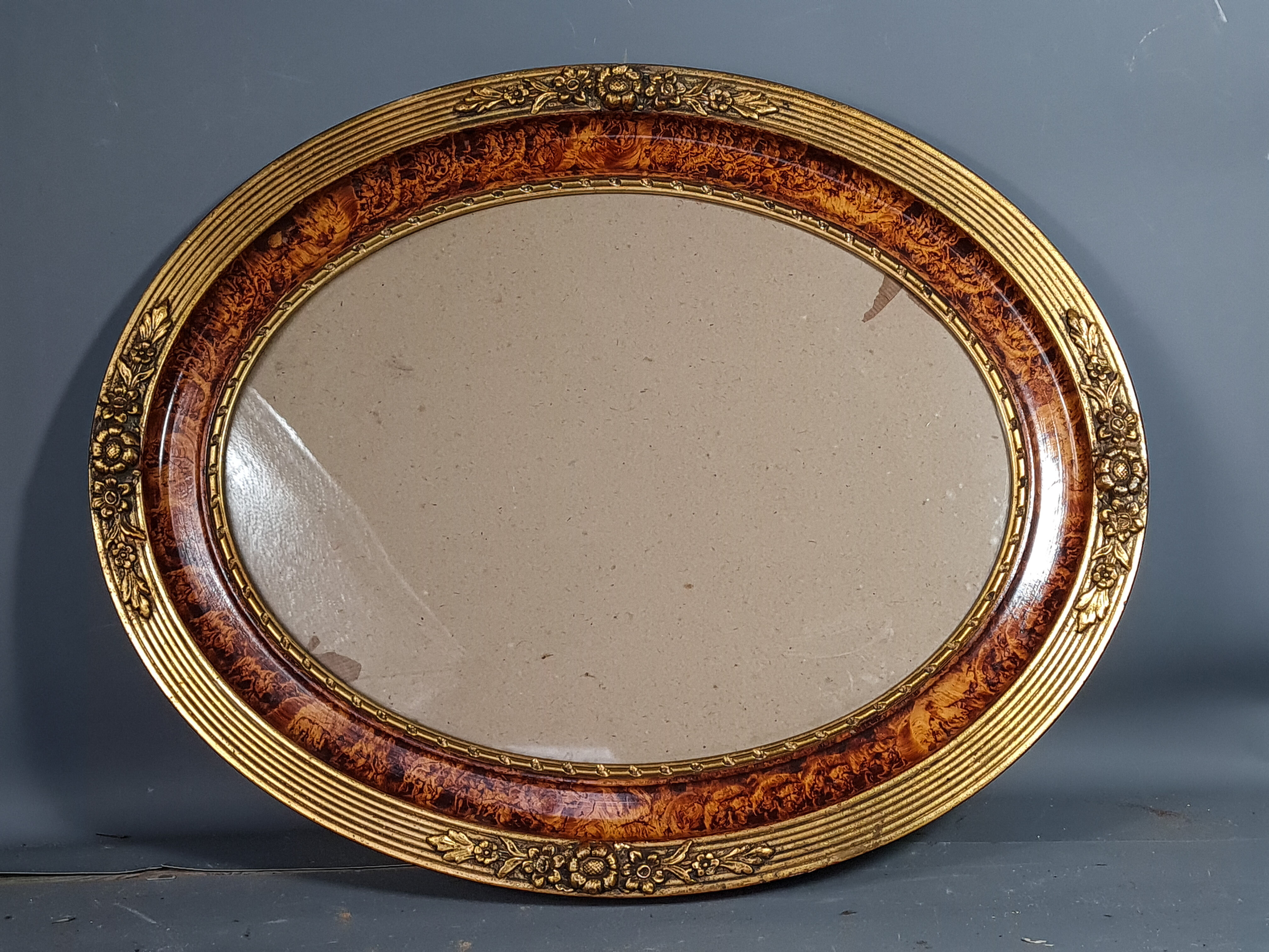 Old oval frame gilded stucco wood 50.5x40 cm, leaf 40x29.8 cm circa 1930 SB
