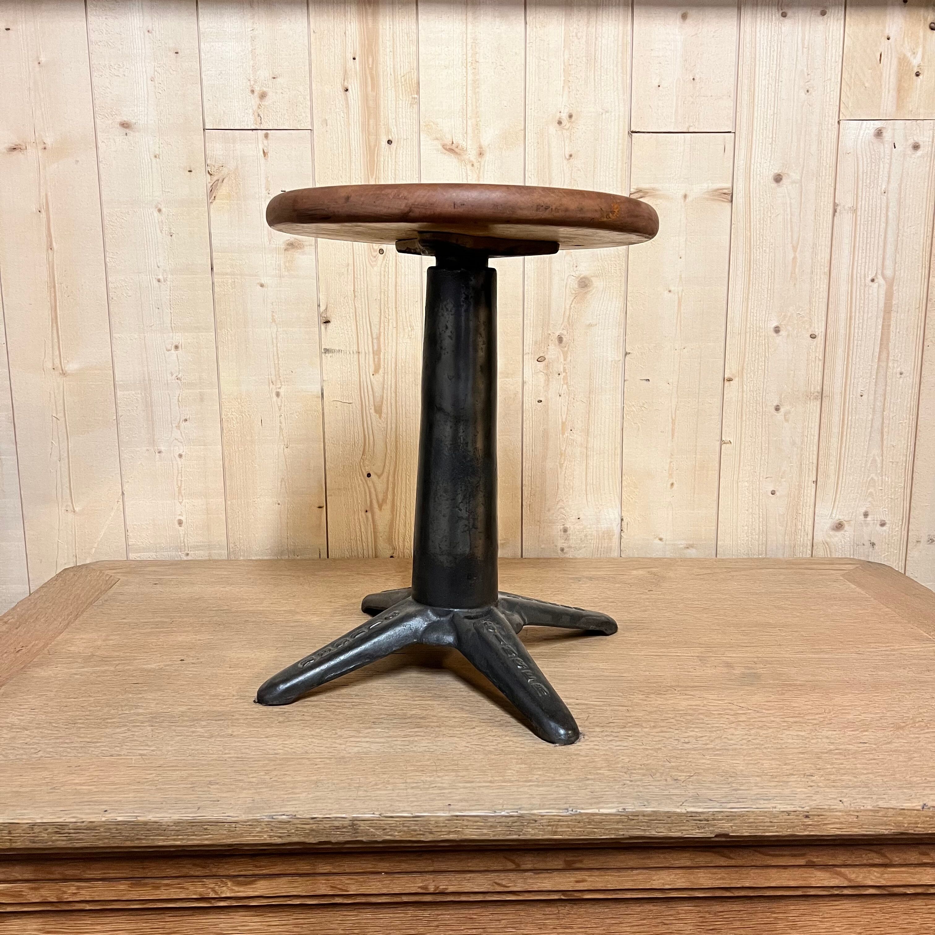 Adjustable Singer stool in cast iron 1930