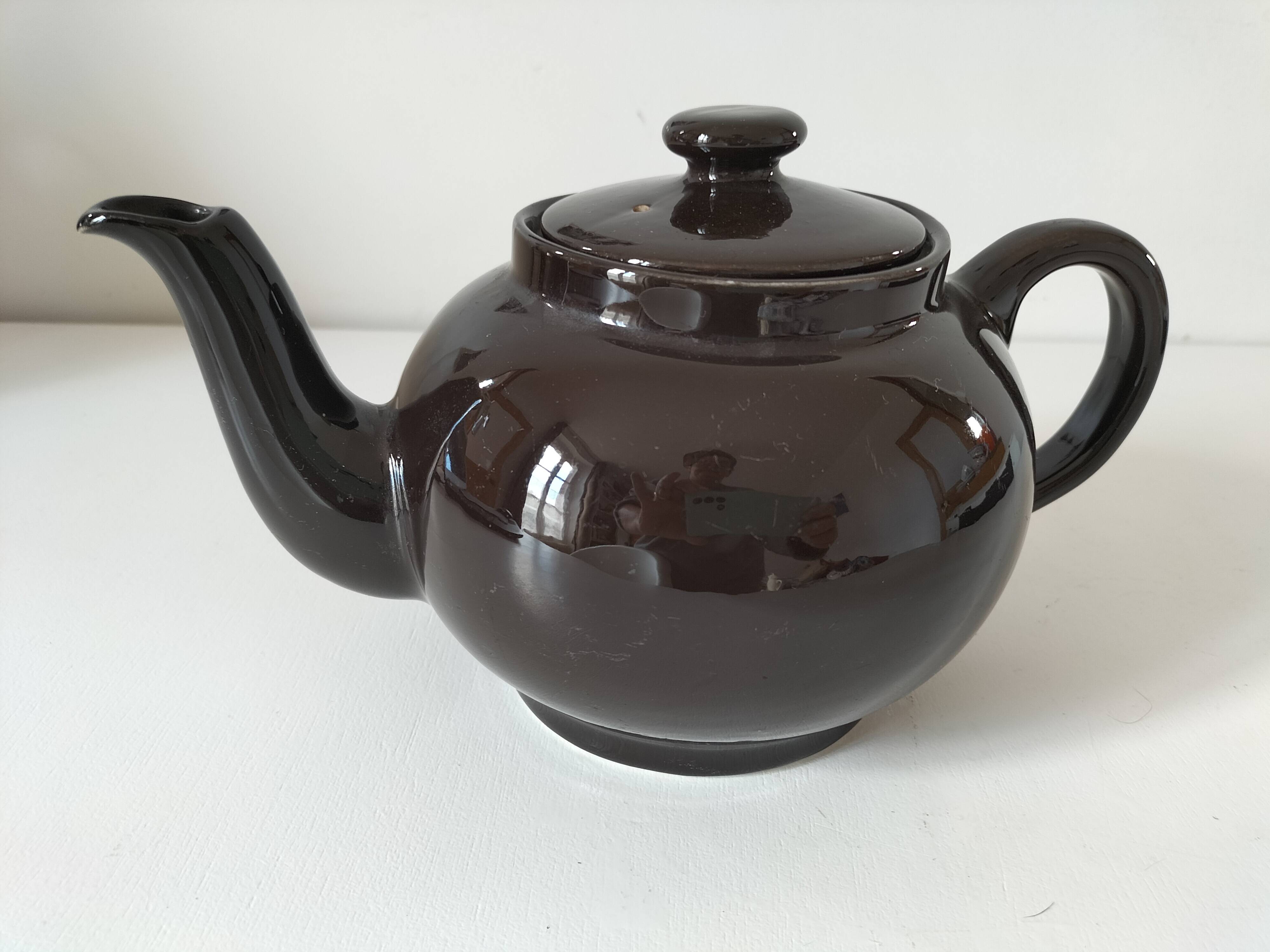 Théière vintage brune avec filtre intégré – 1950s