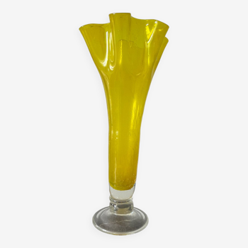 Vase en verre soufflé jaune