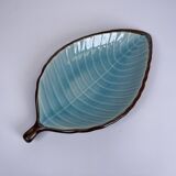 Leaf-shaped ceramic pocket emptier