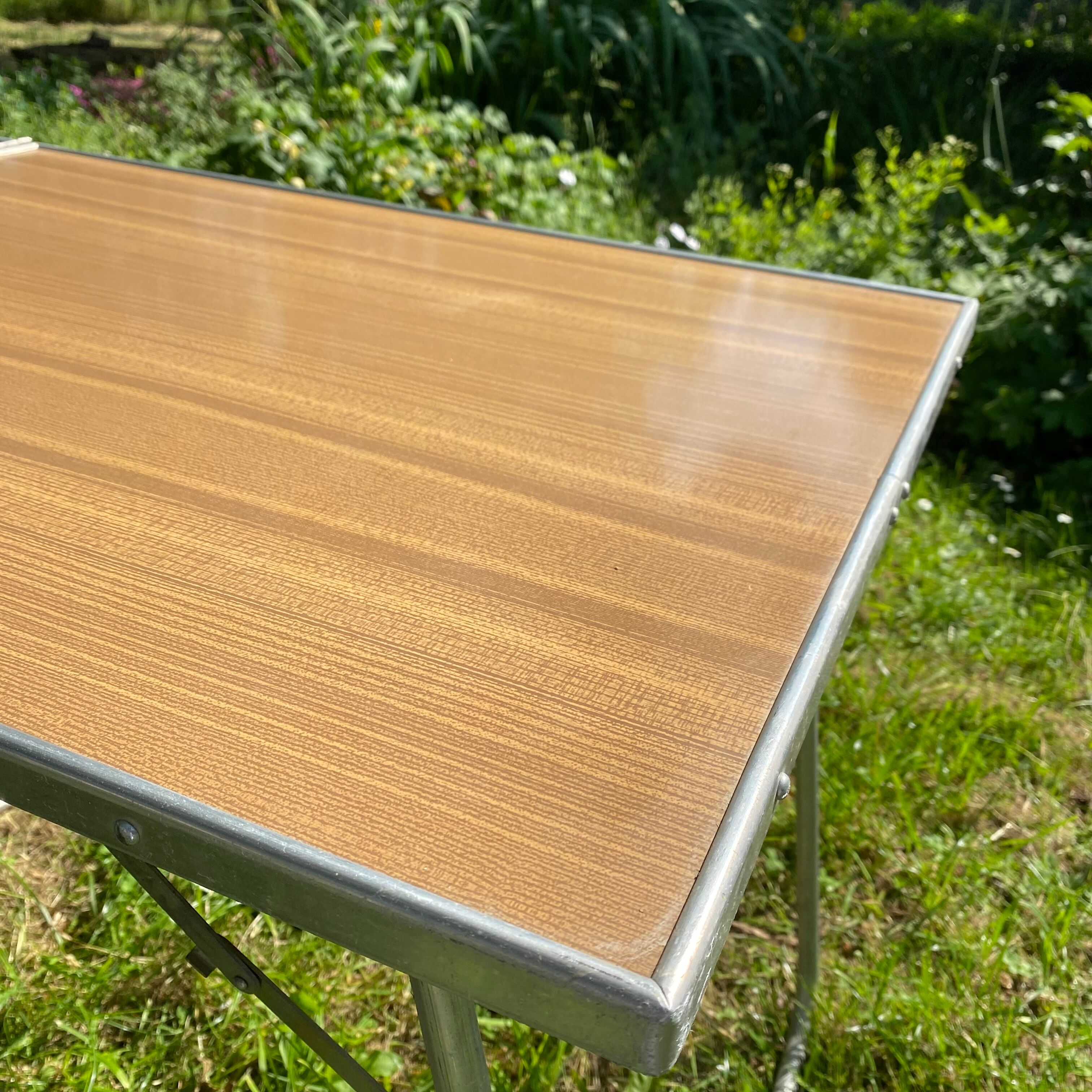 Table de camping pliante en formica