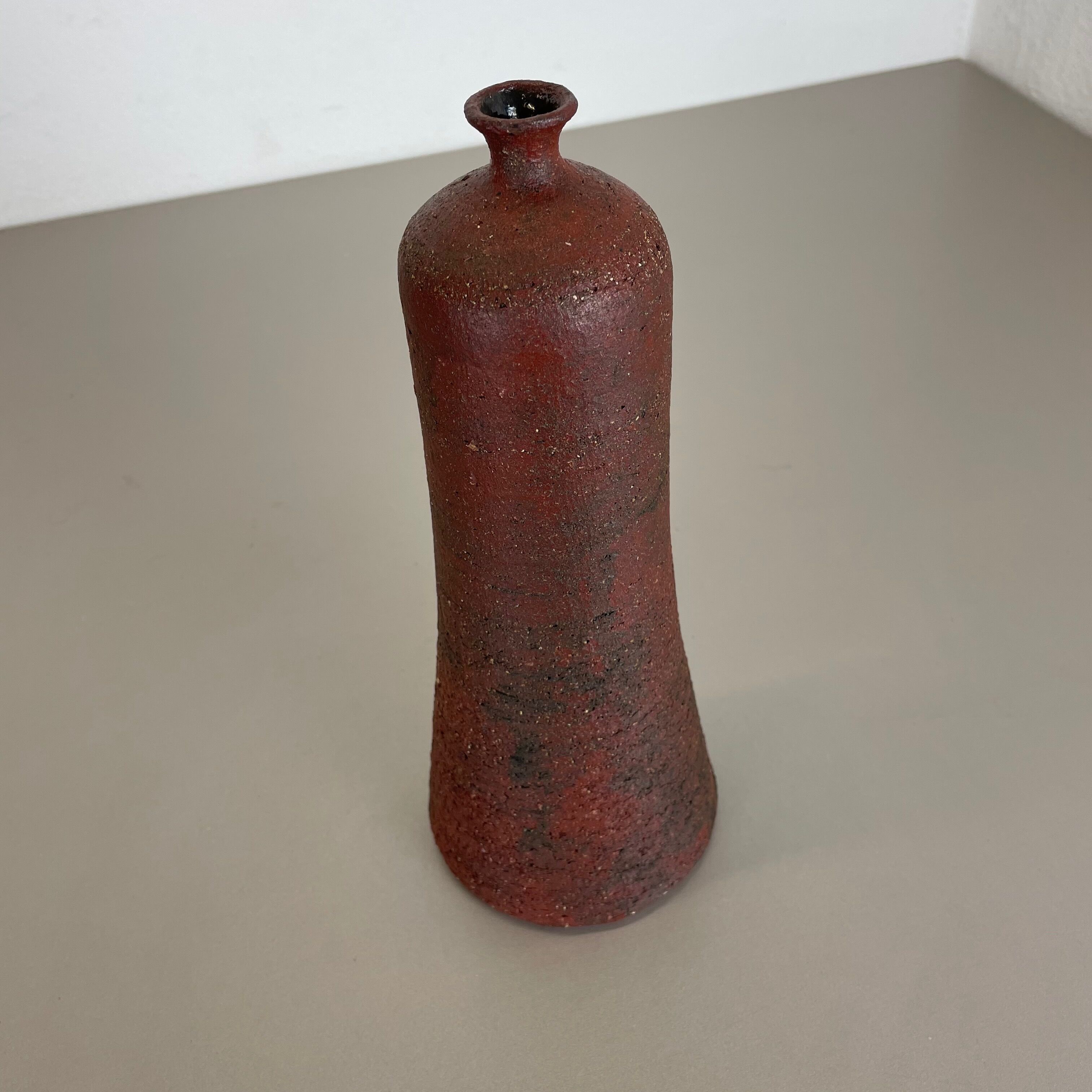 Vase abstrait en céramique rouge de studio par Gerhard Liebenthron, Allemagne, années 1970