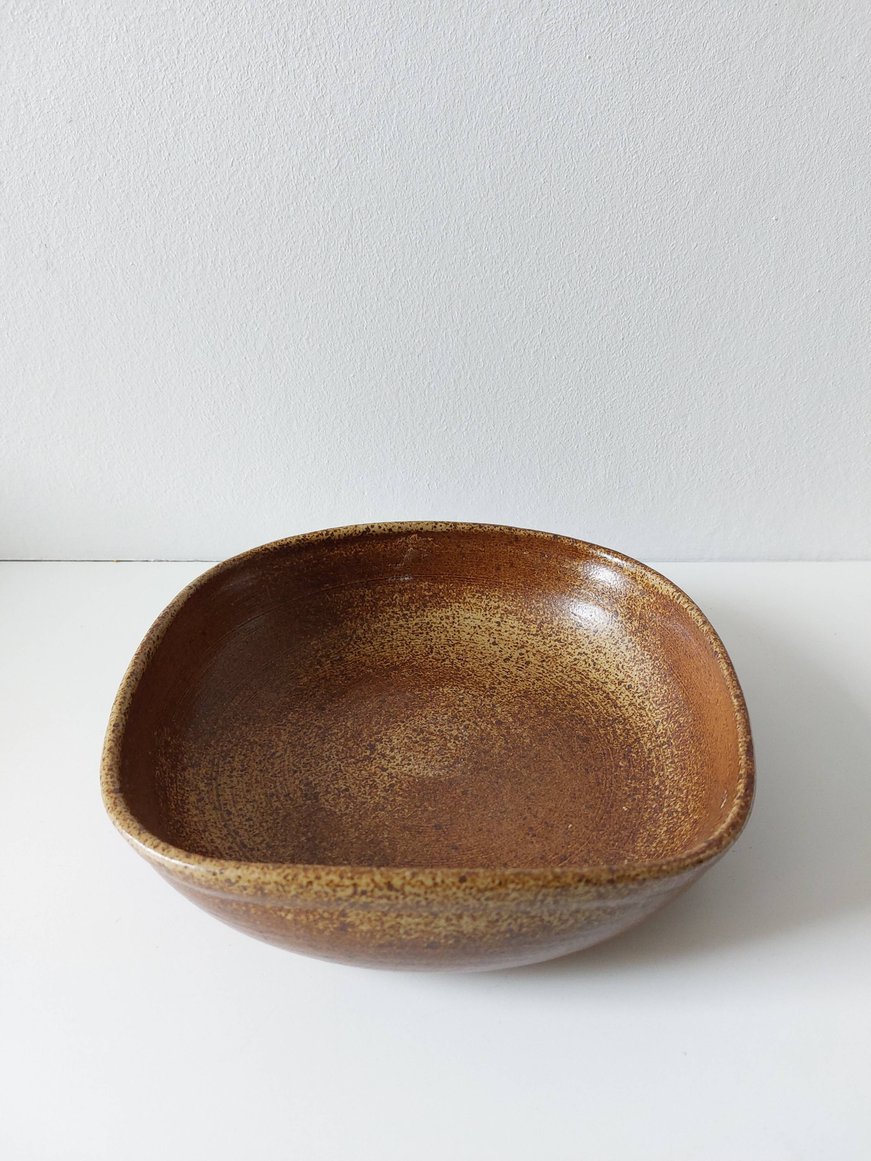 Square plate in vintage sandstone