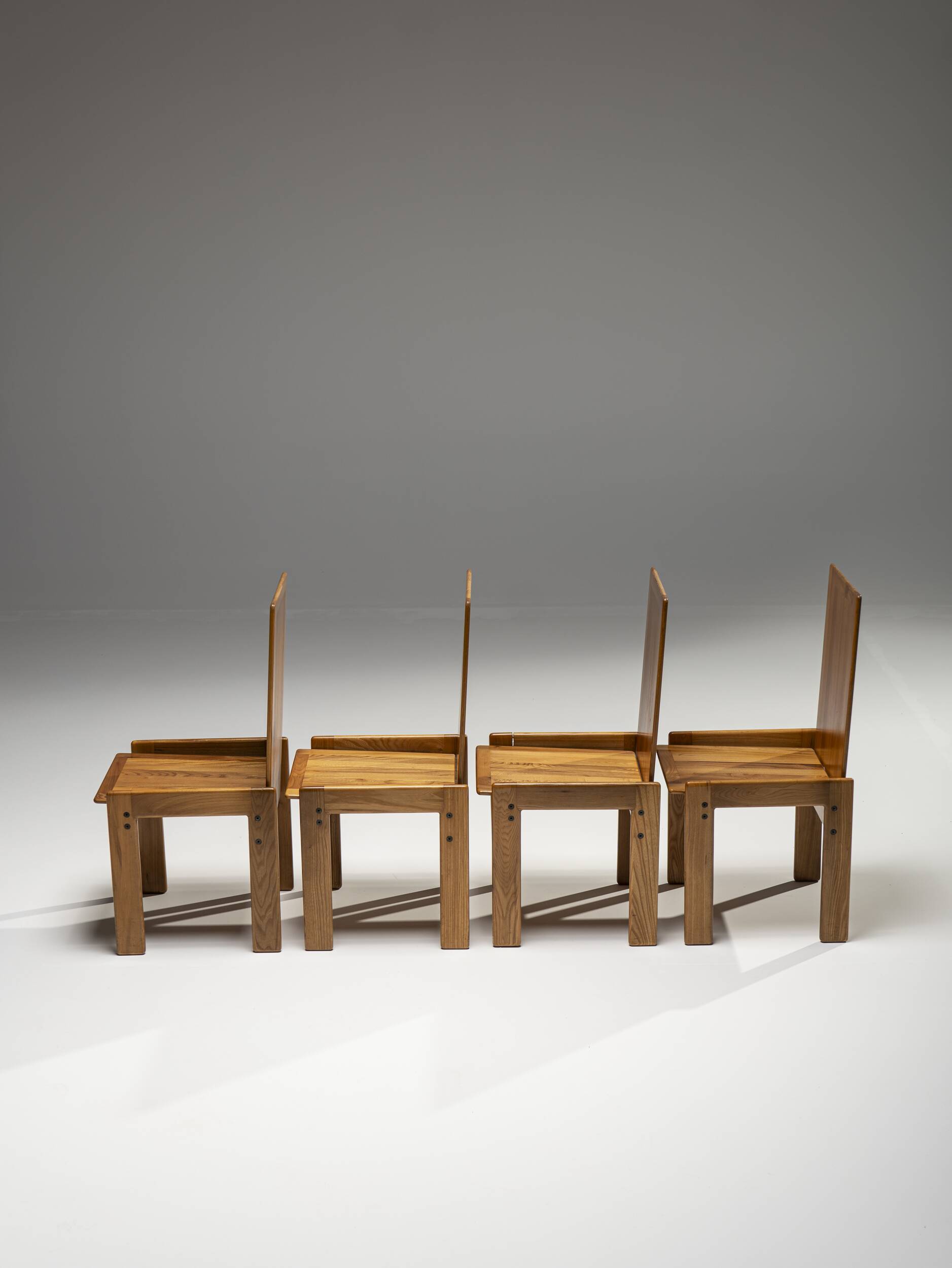 Lot de 4 chaises de salle à manger italiennes en orme par Romanutti, Italie, années 1970