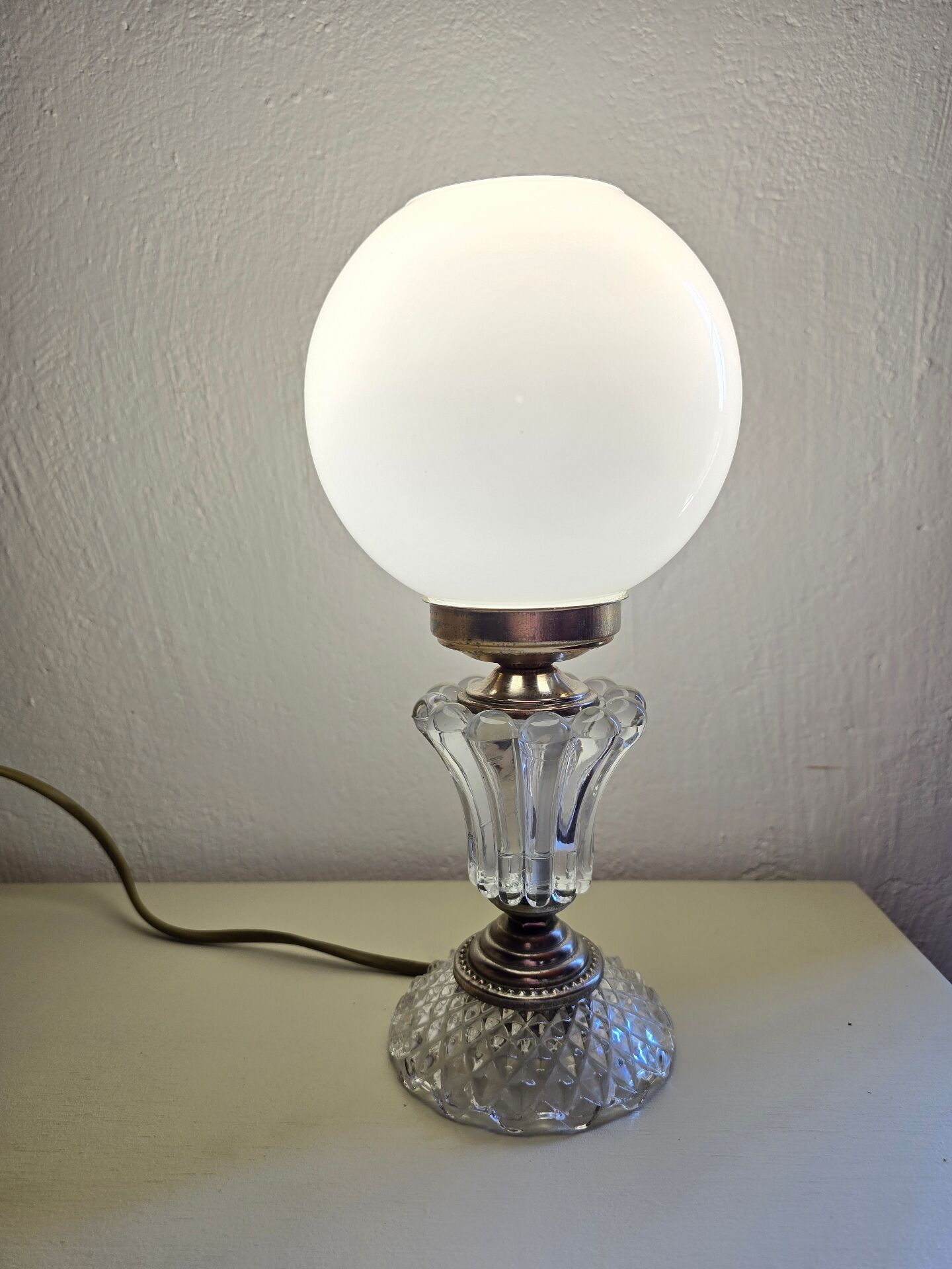 Glass lamp with white opal globe