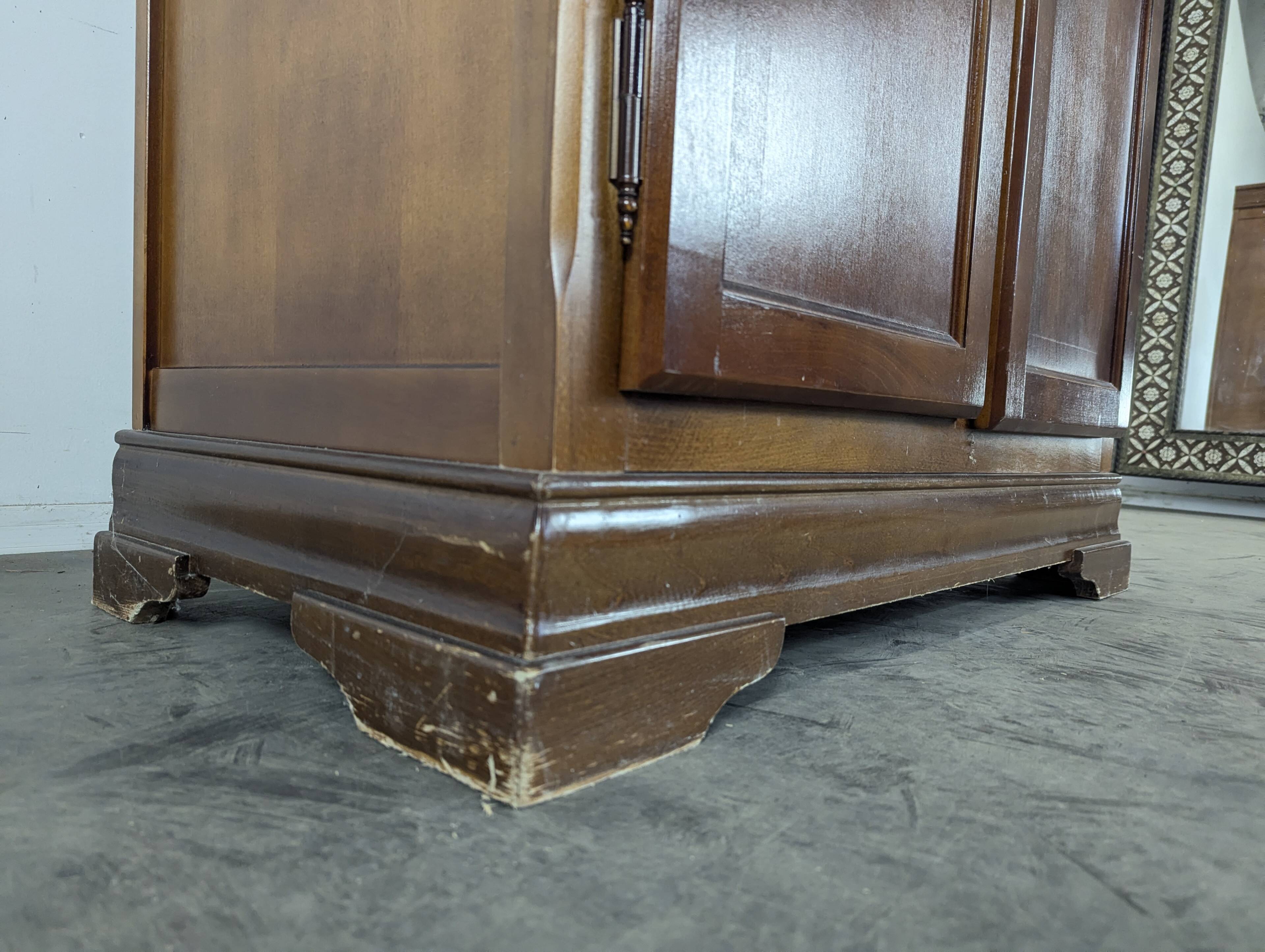 Armoire de style Louis Philippe en merisier