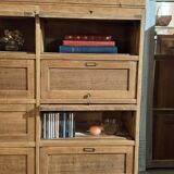 Trade cabinet with flaps