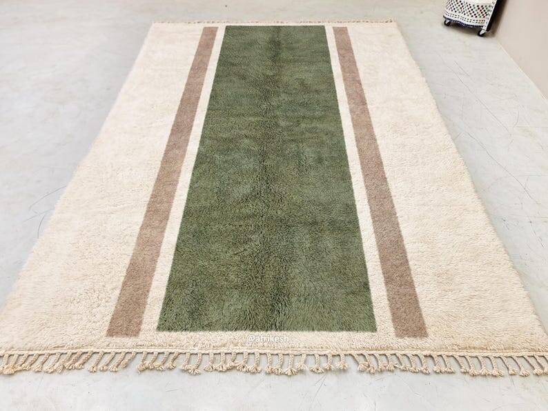 Traditional handmade Atlas Moroccan rug size 200/300 cm.