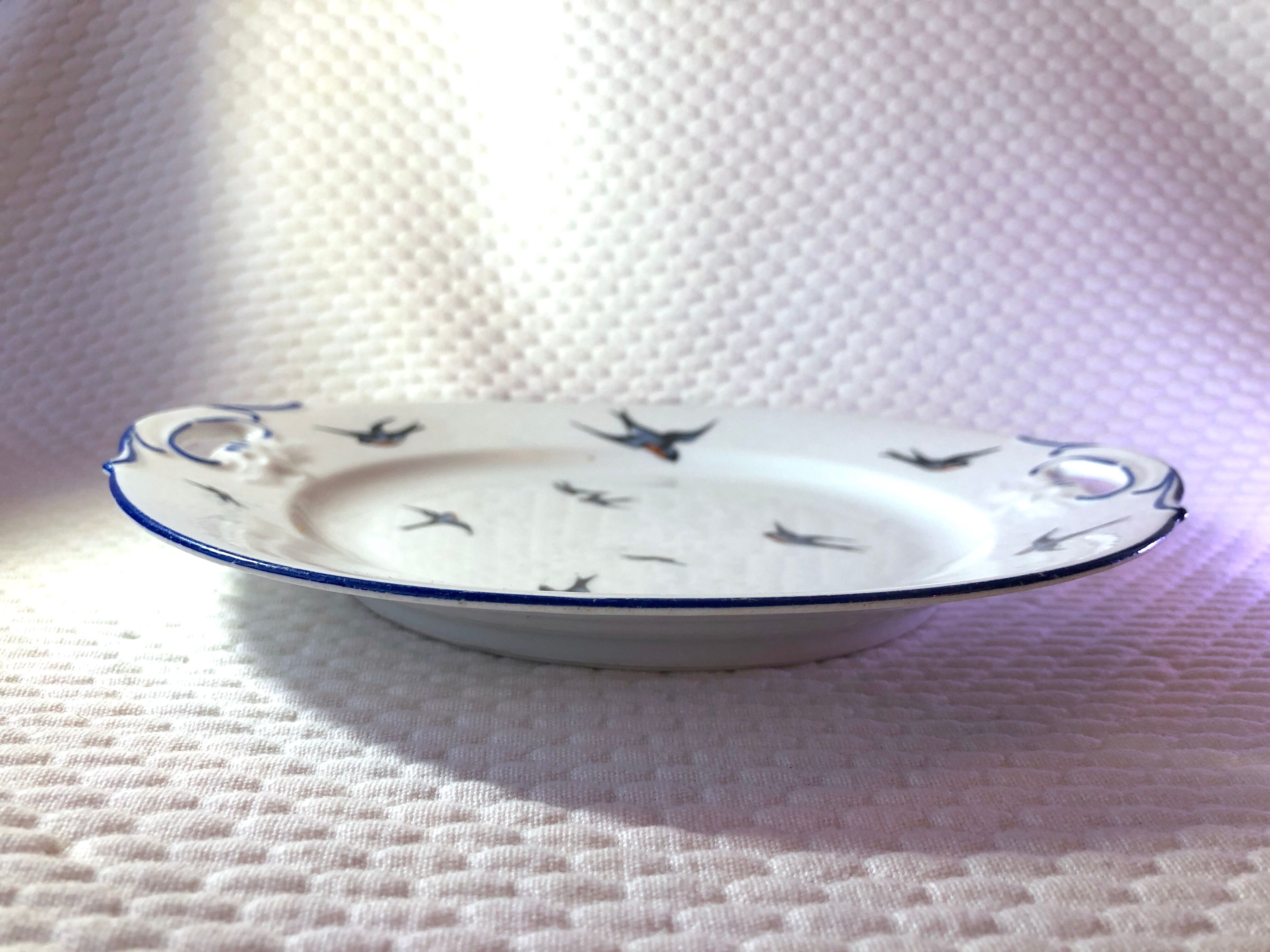 Cake plate decorated blue swallows