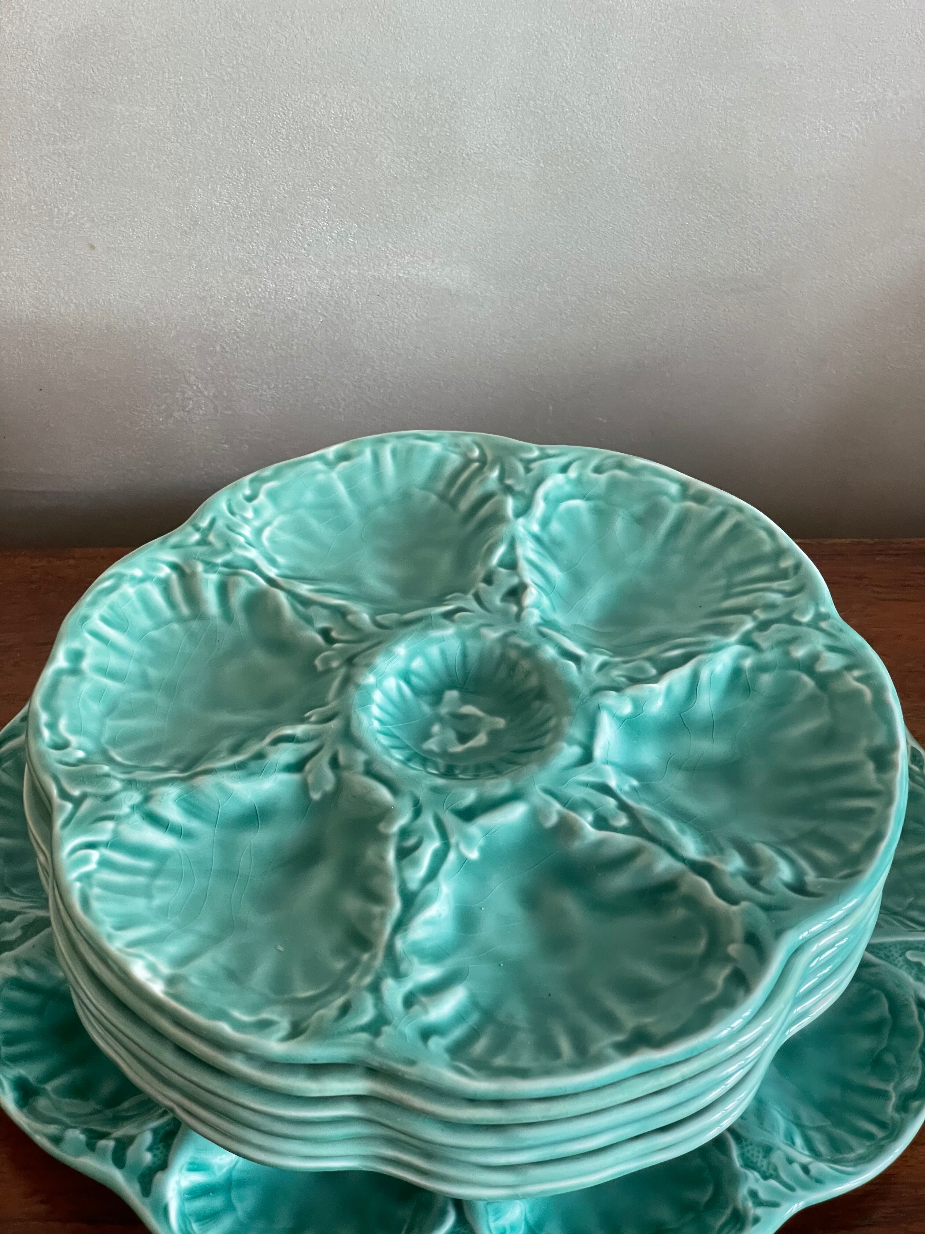 Flat oyster service and 6 splash plates of Gien green celadon