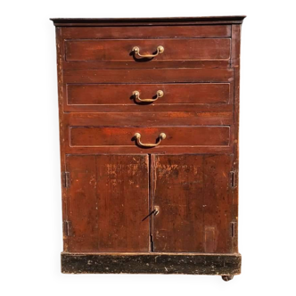 Ancien meuble d'atelier
