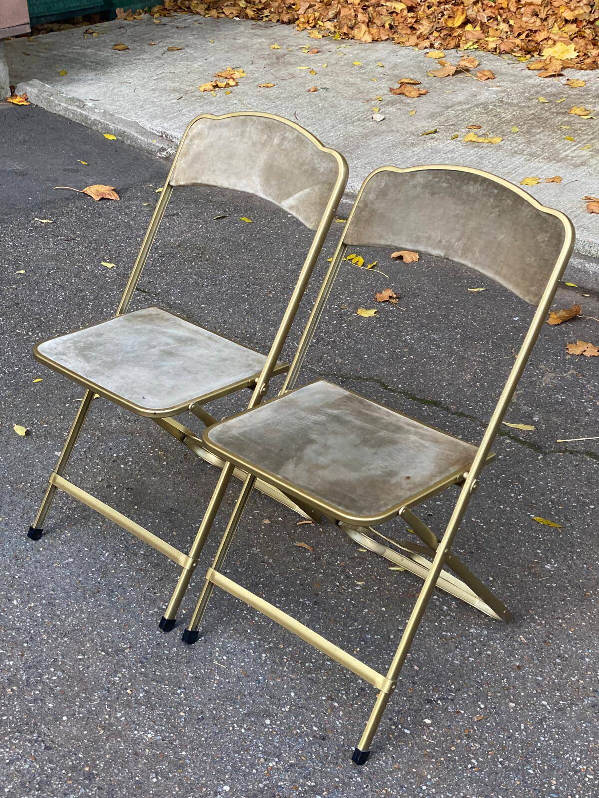 2 folding opera theatre chairs in gold-plated steel and beige velvet, 1970