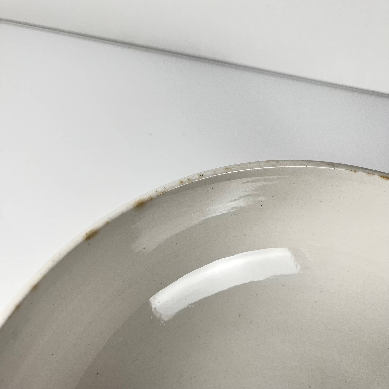 Sarreguemines "Oeillet" salad bowl, 1920-50, red