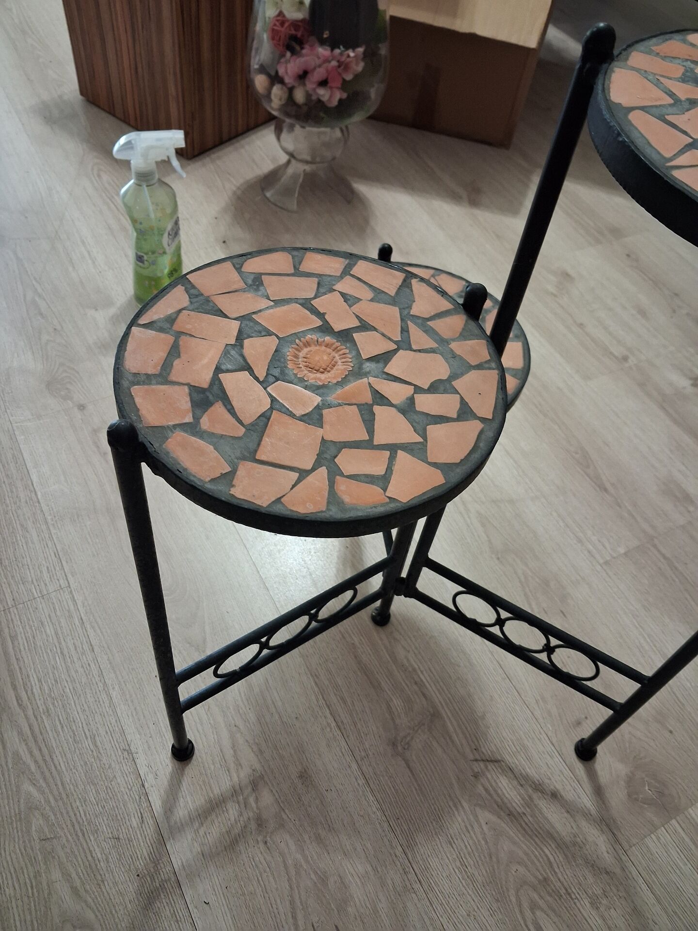 Corner plant stand