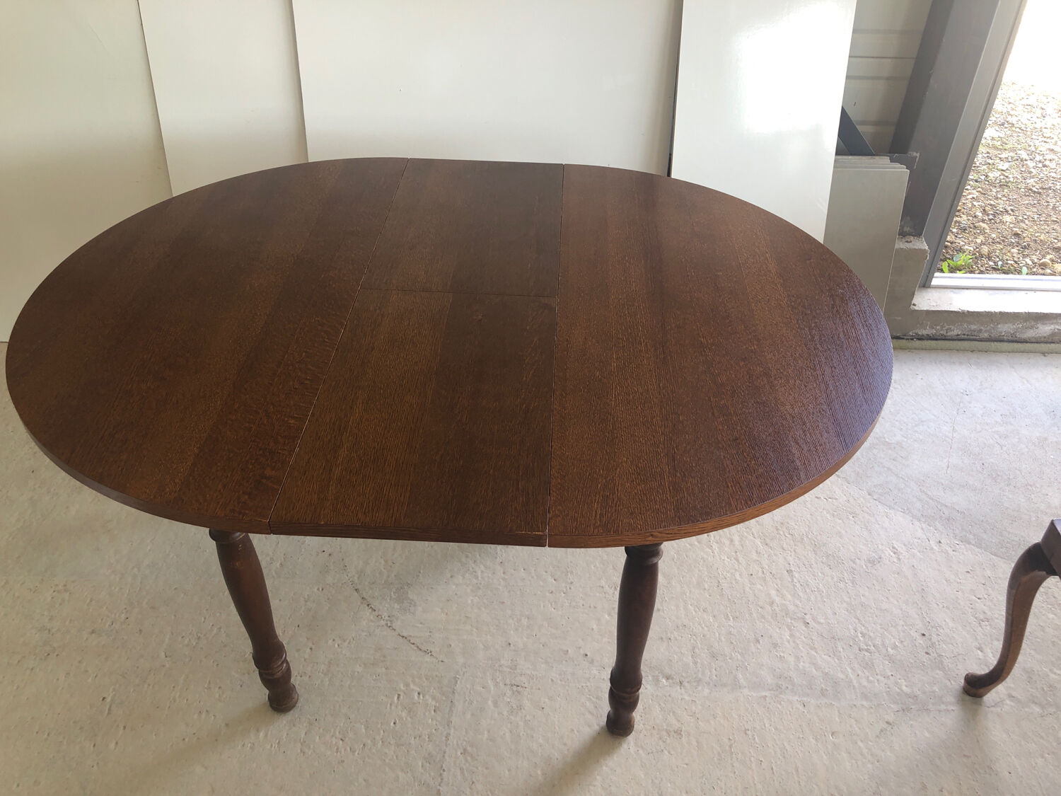 Table ronde avec rallonges et 4 chaises dossier cannage Vintage