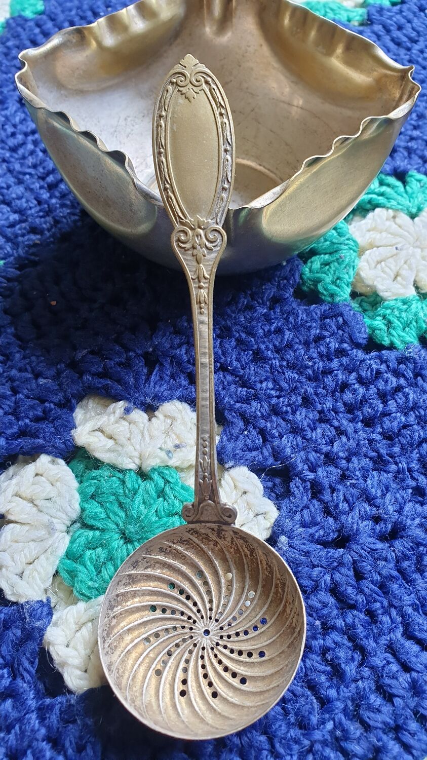 Sprinkling spoon and bowl