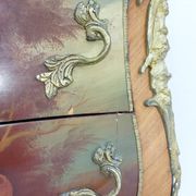 Louis XV curved chest of drawers in Martin varnished marquetry