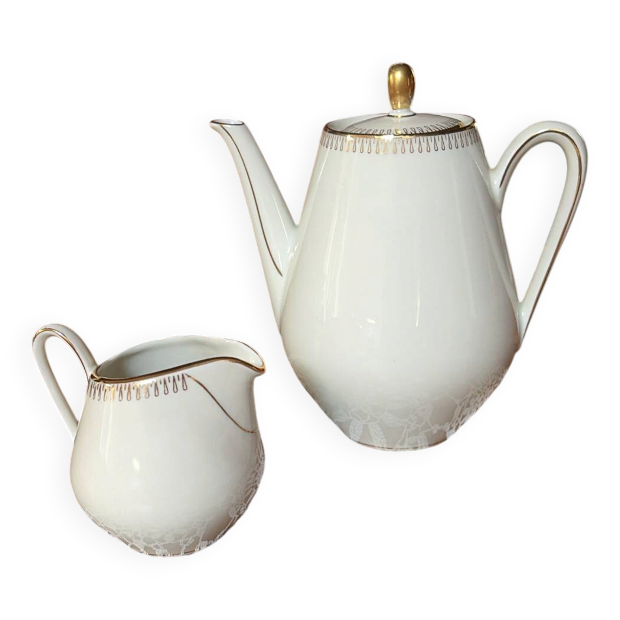 Coffee pot and milk jug (porcelain)