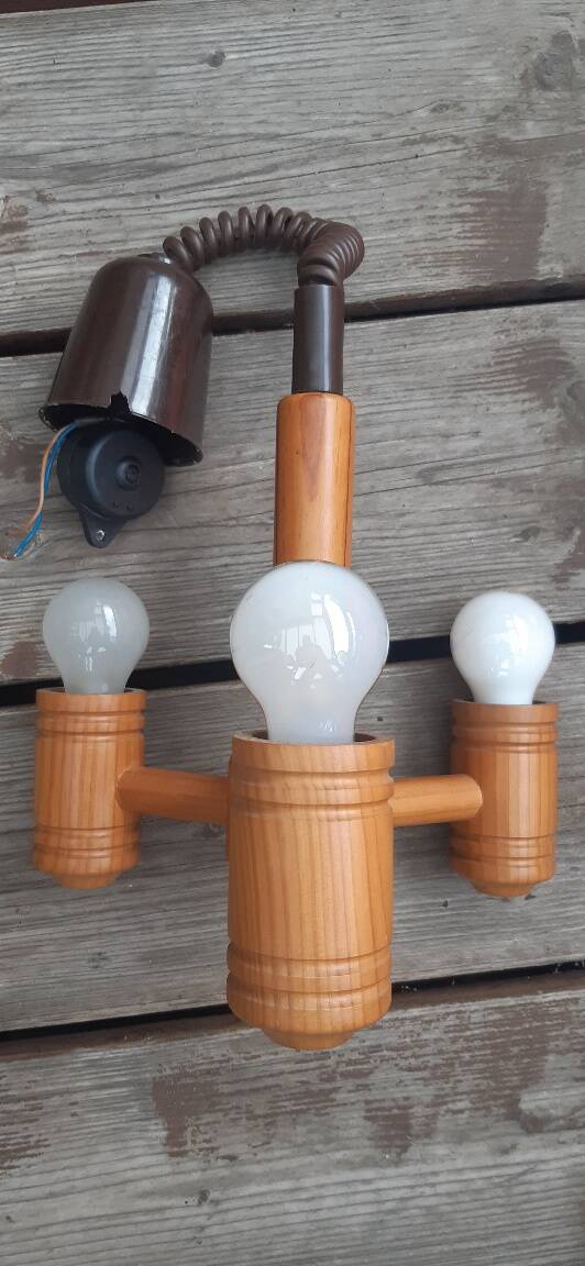 Scandinavian wooden turned pendant light, 70s/80s, chalet spirit.