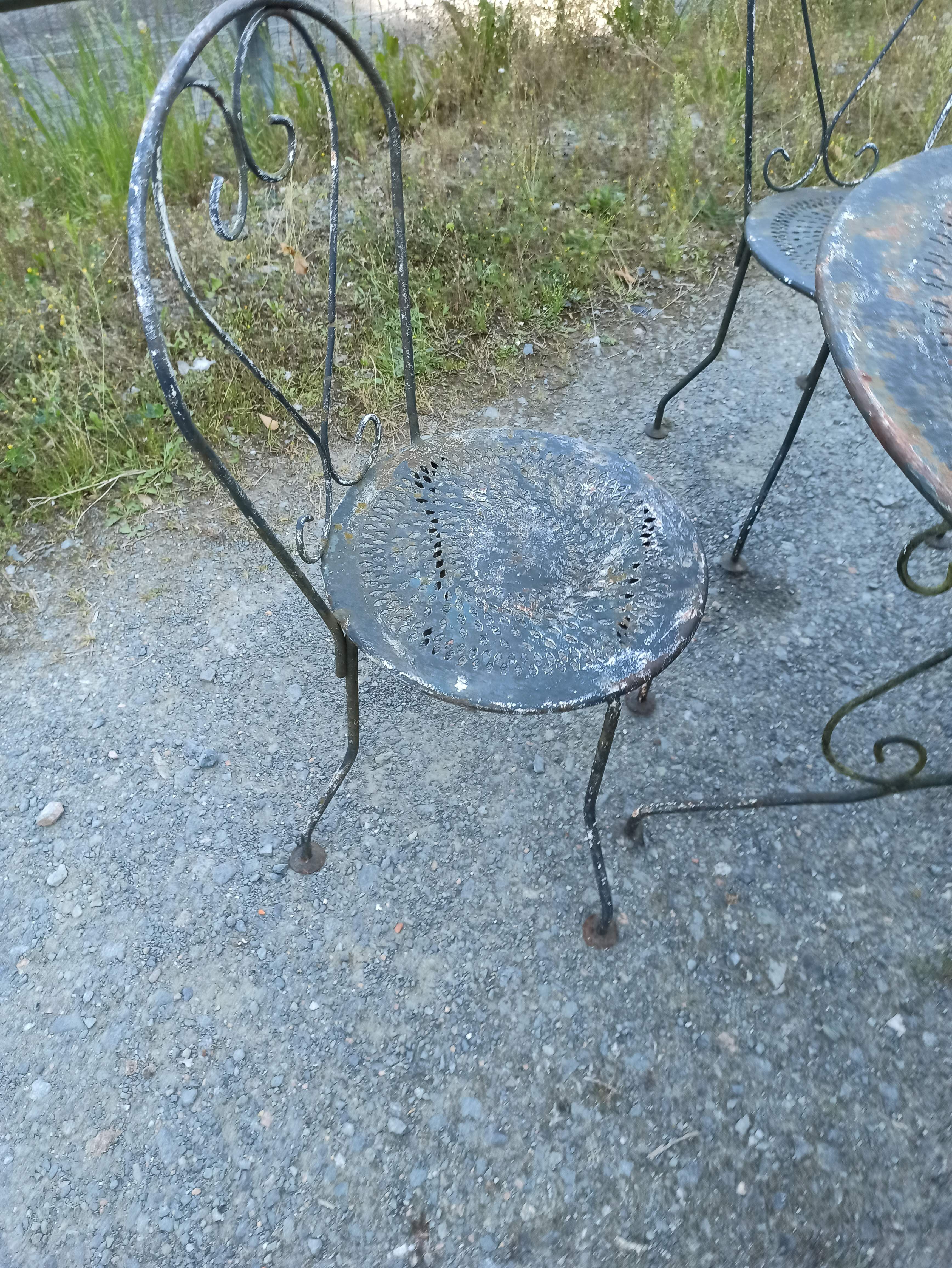 Iron garden furniture armchairs chairs round table