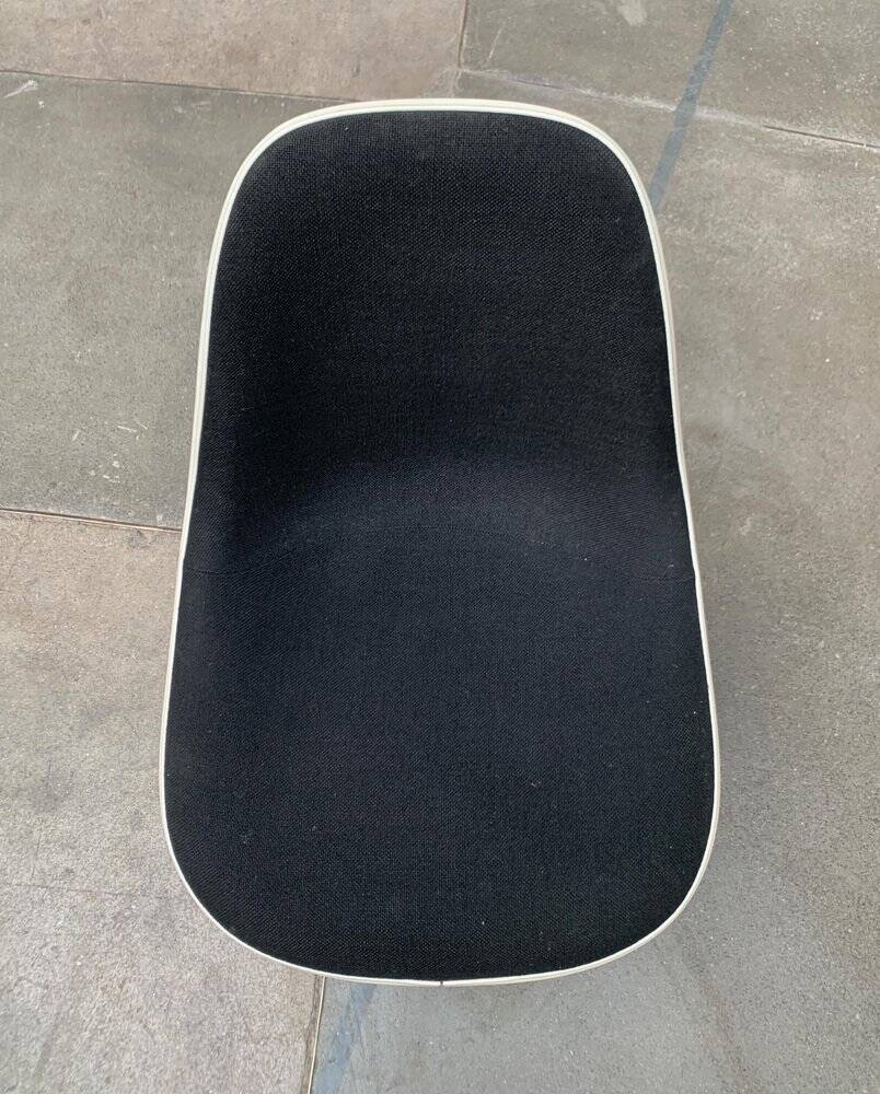 Chaise en fibre de verre La Fonda par Charles & Ray Eames pour Herman Miller, années 1960