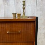 Finned chest of drawers