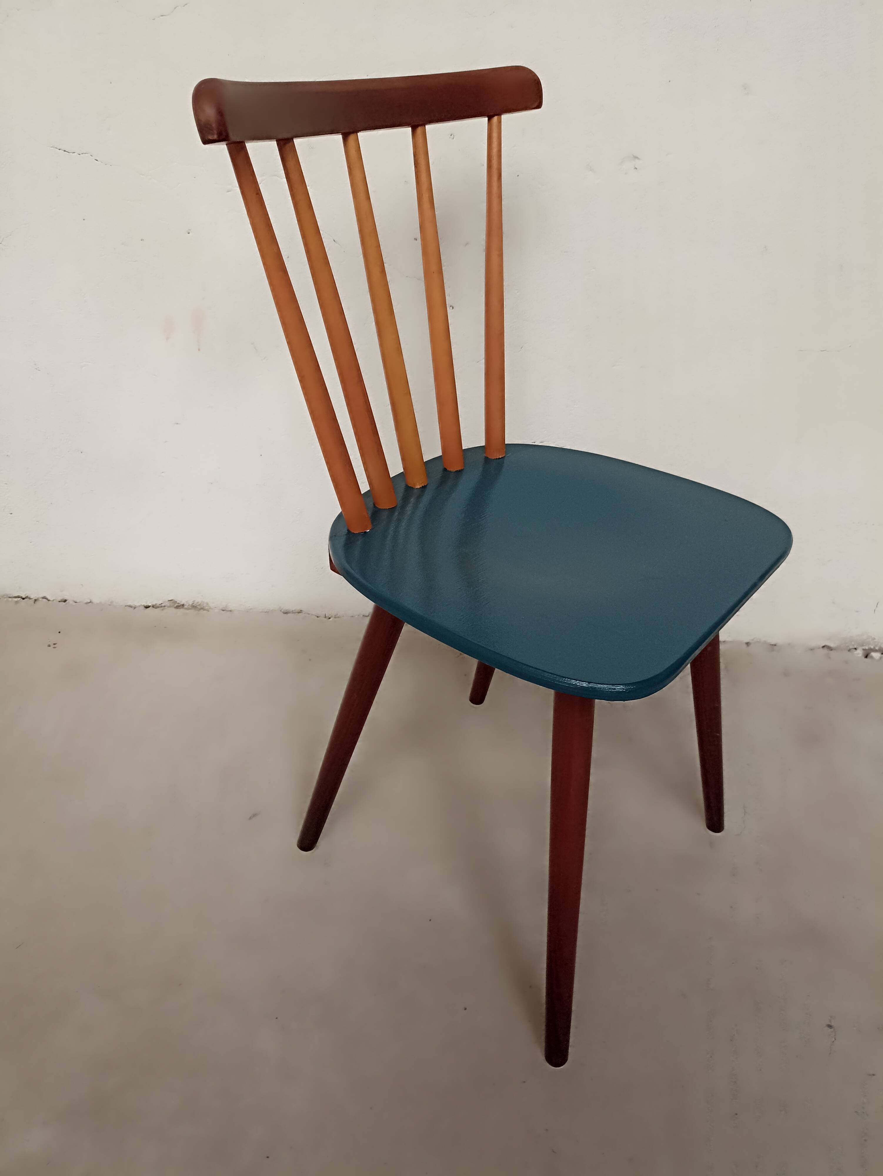Set of 6 vintage bistro chairs