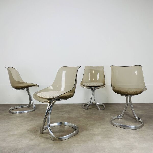4 chaises par Michel Charron, 1970, plexiglas et aluminium