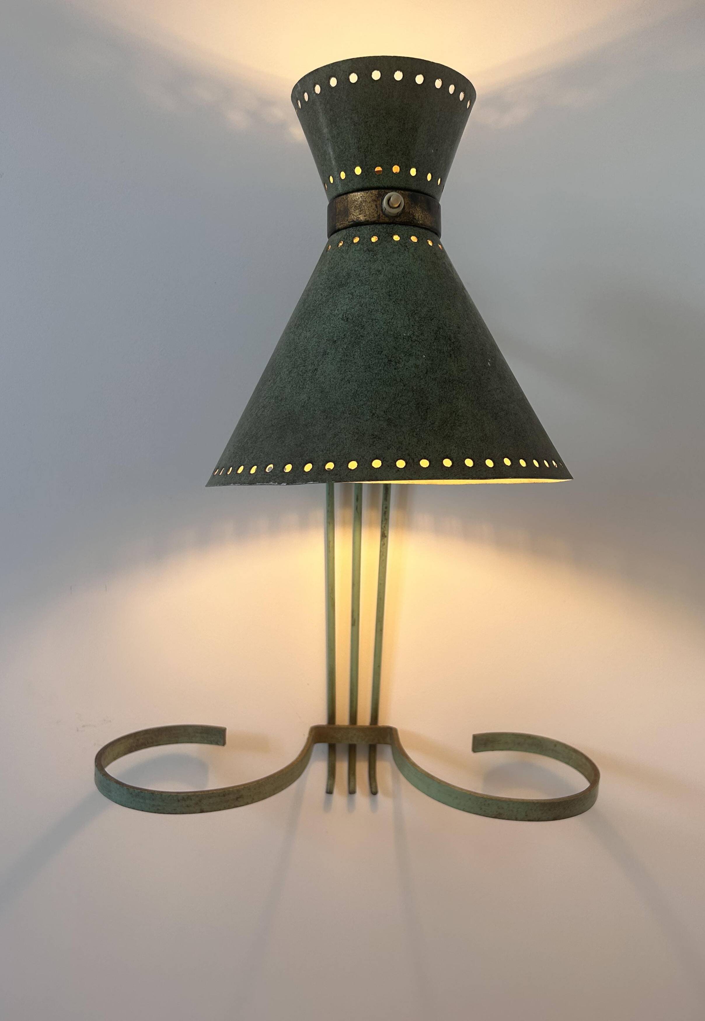 Vintage adjustable wall lamp, brass and patinated green, Italy 1950