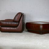 Ensemble fauteuil et table basse cuir, Italie, circa 1970. space age