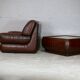 Ensemble fauteuil et table basse cuir, Italie, circa 1970. space age