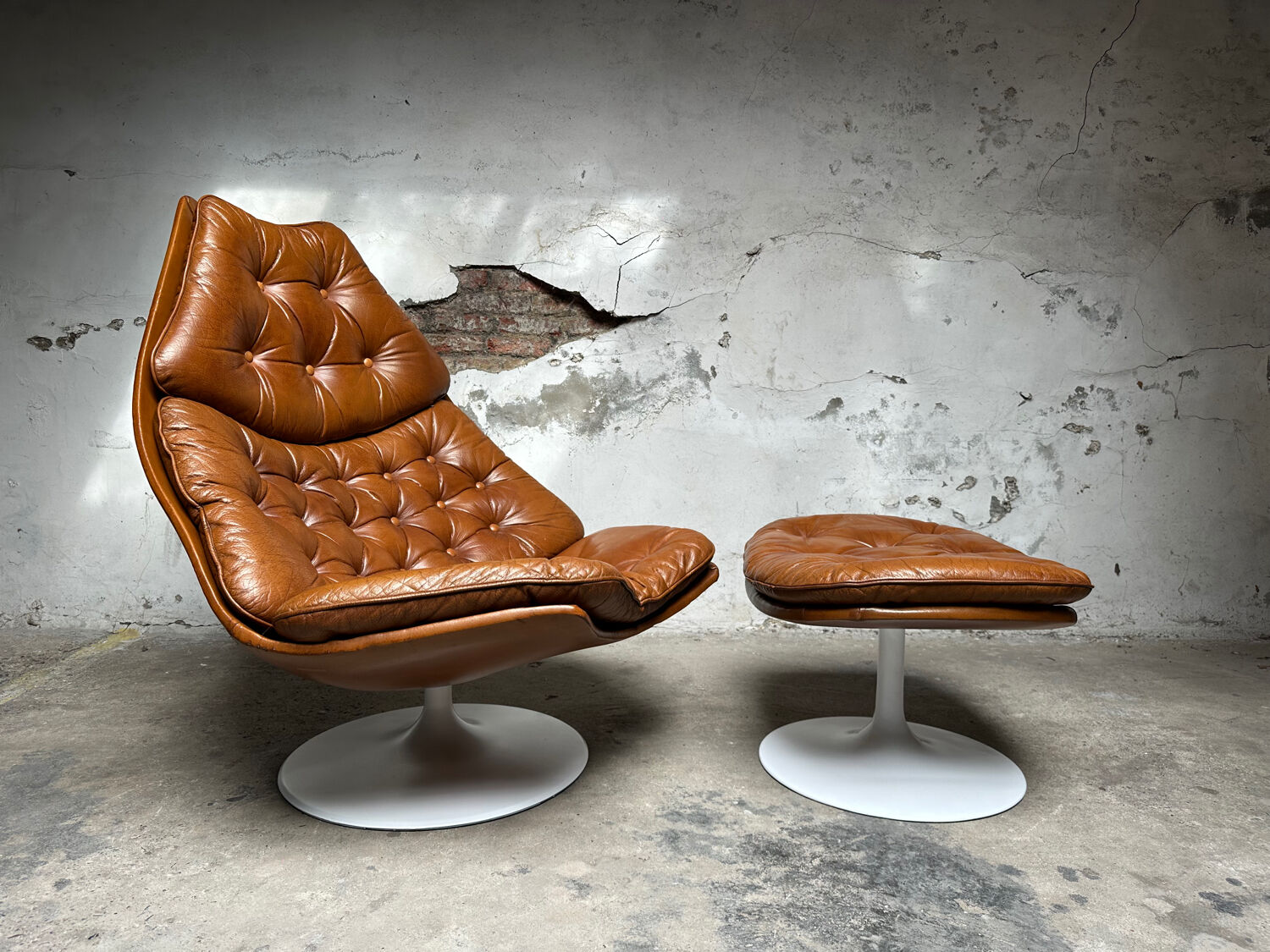 Vintage armchair with ottoman Artifort F588