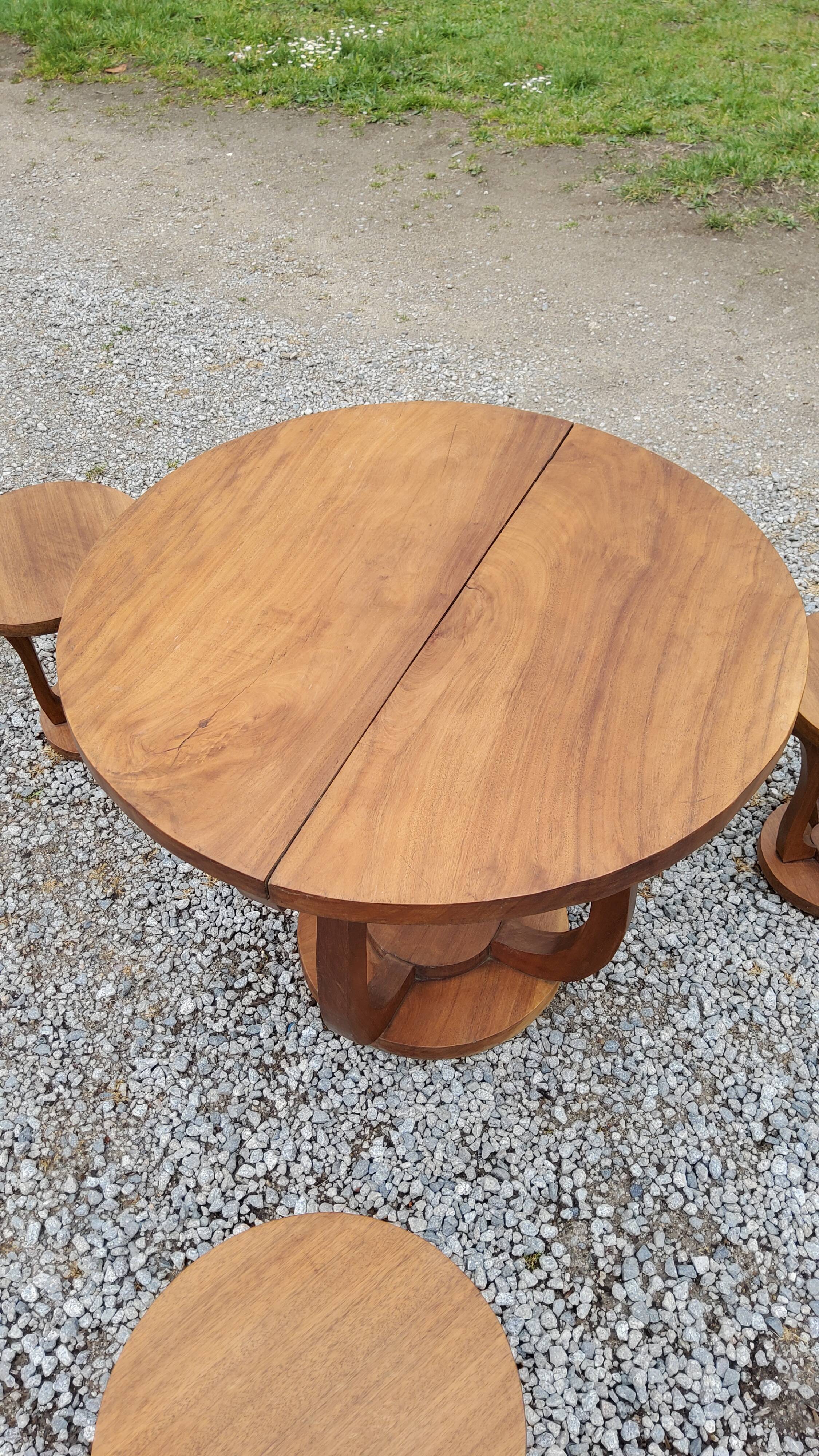 Coffee table and its three art deco stools in blond mahogany 1930