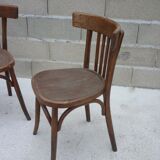 Paire de chaises bistrot anciennes avec patine foncée