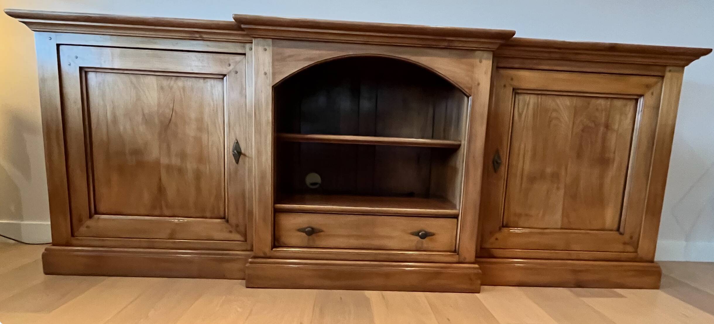 Enfilade very much, cherry wood jointed.