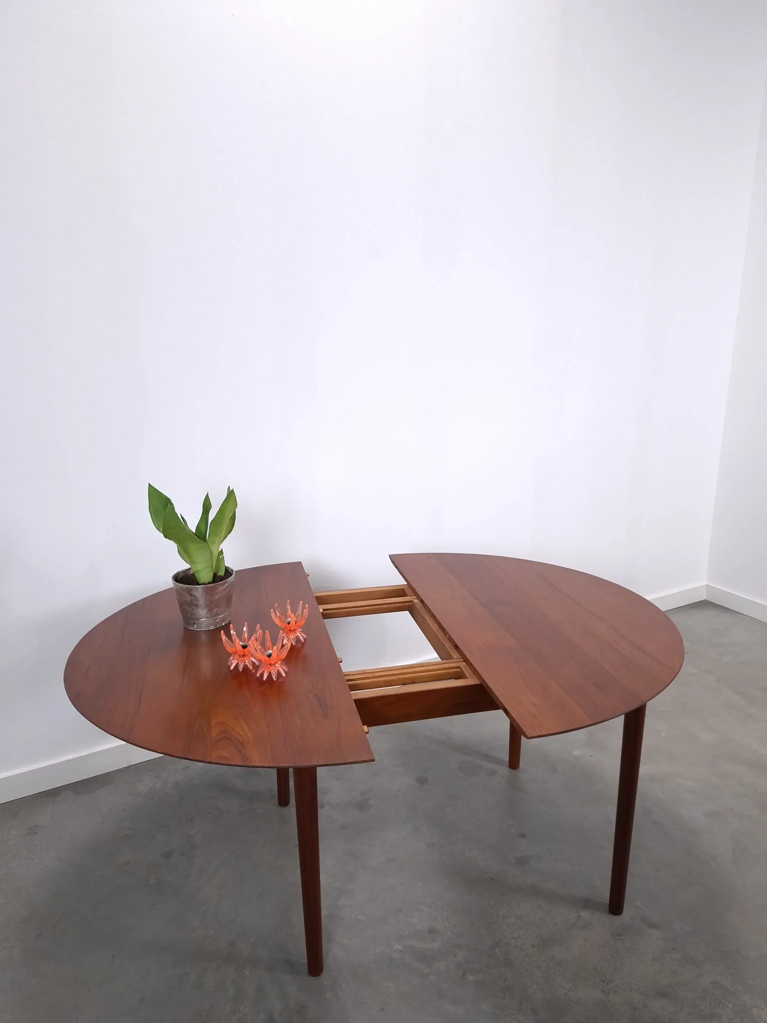 Vintage Danish Søborg Møbelfabrik extendable oval round dining table teak