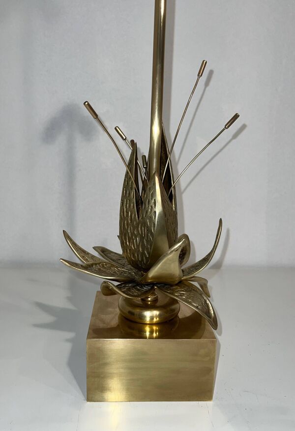 Lampe nénuphar en bronze et laiton attribuée à la Maison Charles. Vers 1970
