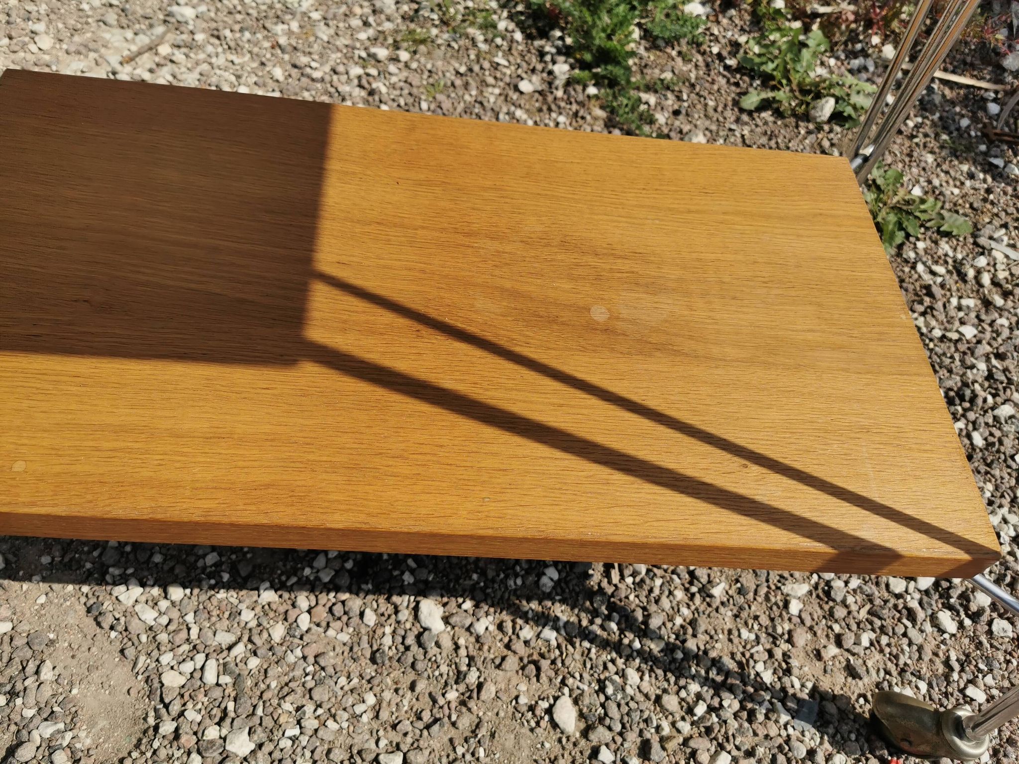 Serving table