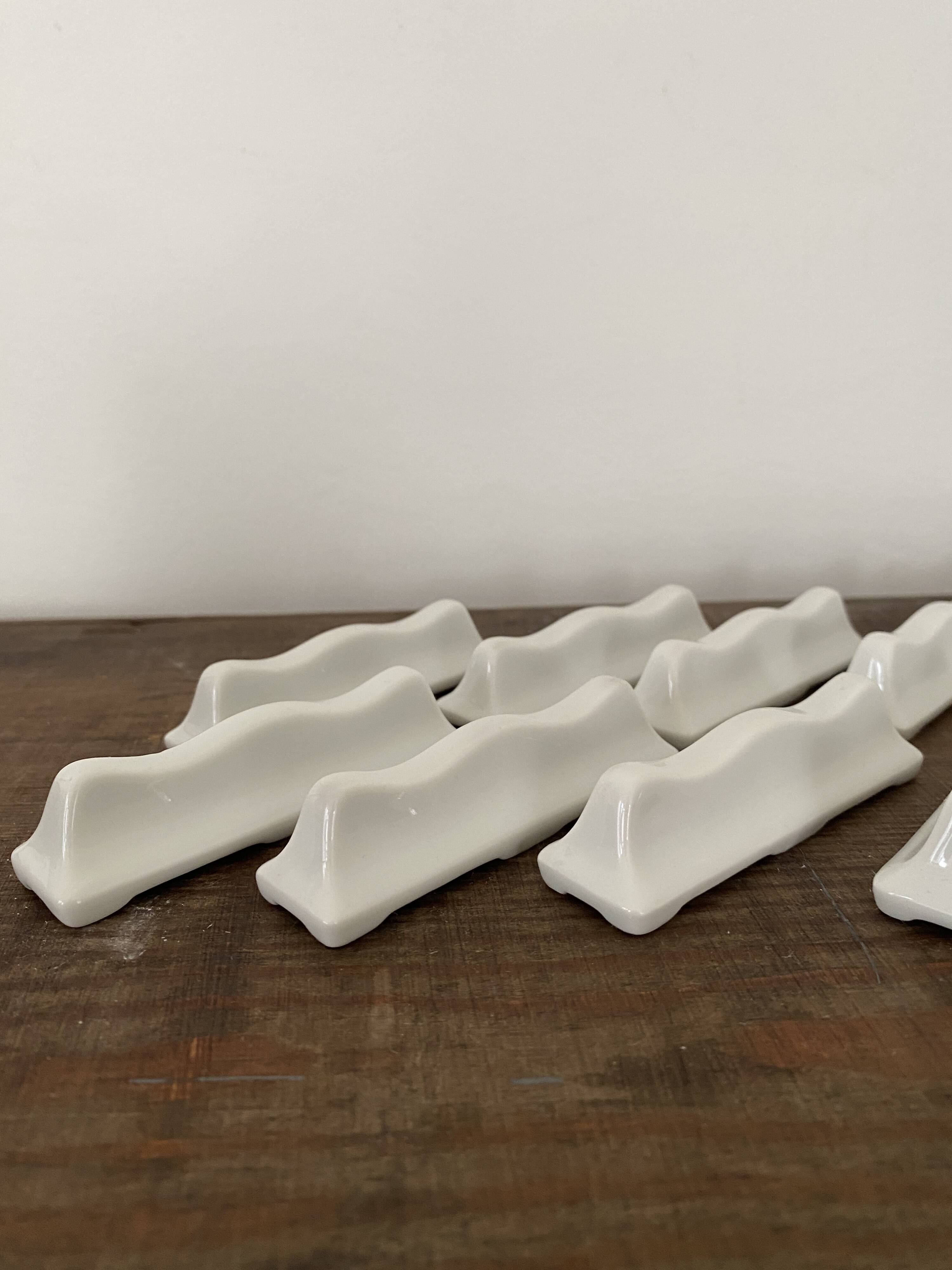 Vintage knife holders of 12, in white wave-shaped porcelain