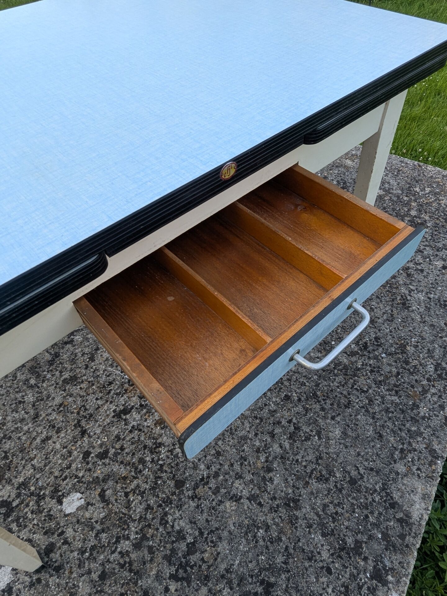 Vintage Formica table efji novoplan with 2 integrated extensions 109/148/197.