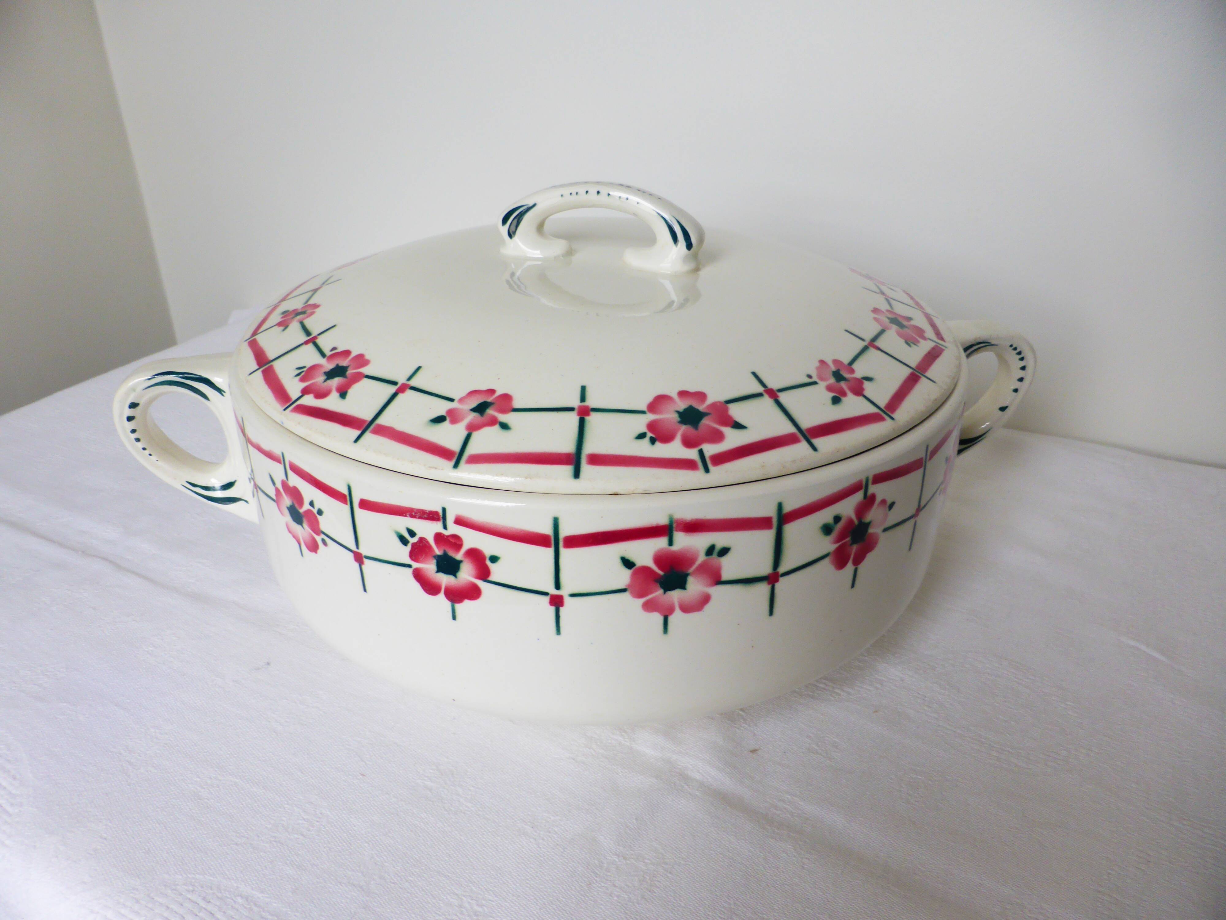 1 vintage soup tureen or vegetable dish from Céranord St Amand model Monique 2103166