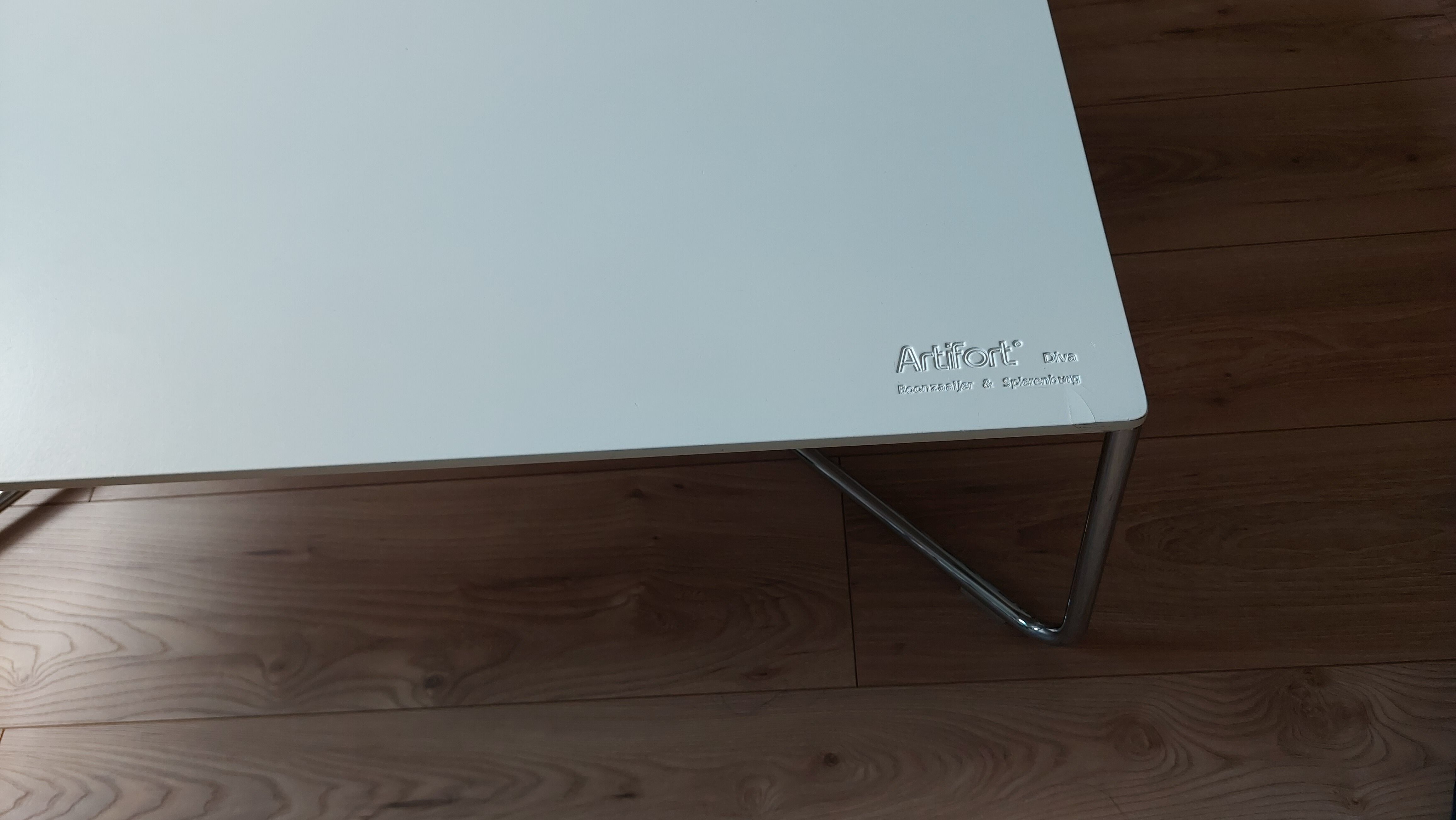 Artifort Diva coffee table