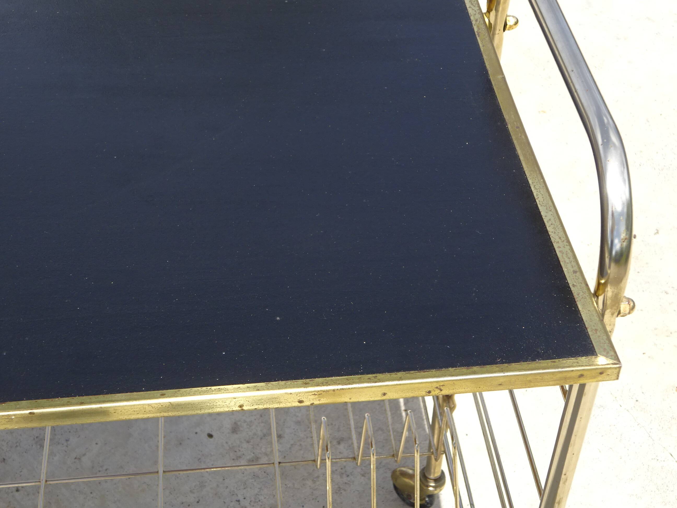 Desserte roulante, porte-vinyles en métal doré
